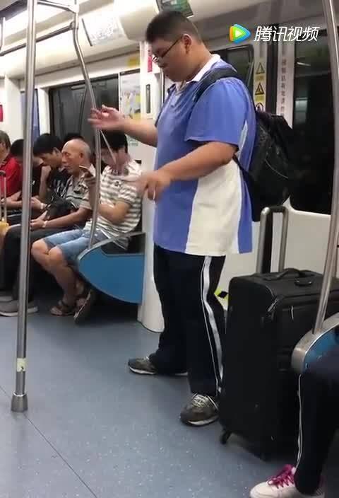 娱乐吃瓜酱地铁偶遇,娱乐吃瓜酱意外发现明星身影  第1张